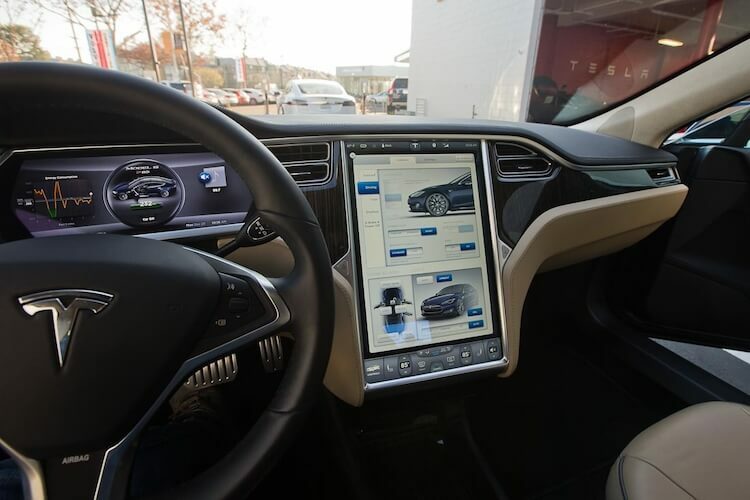 tesla_inside-5932369