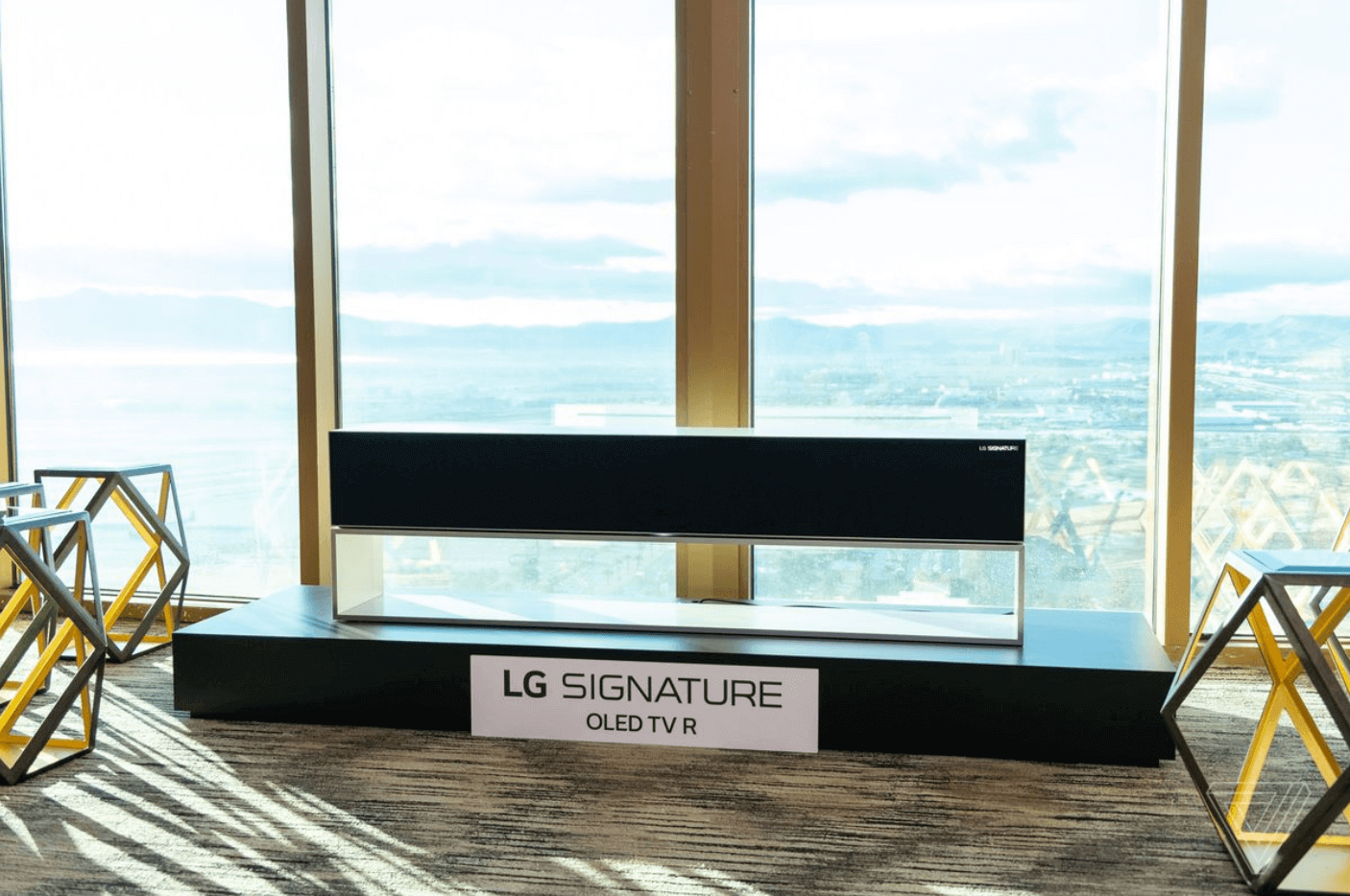 1_lg_signature_oled_tv_r-6163538